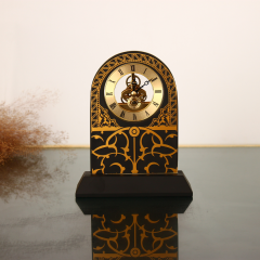 Usturlap Desenli Masaüstü Saat Gold